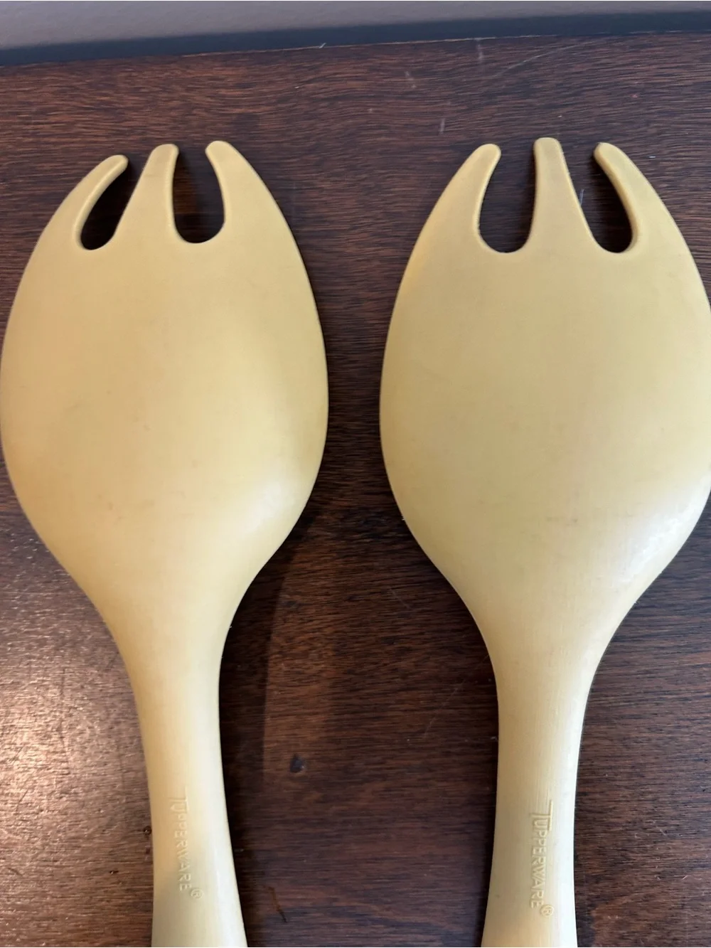 Tupperware Salad Tongs HARVEST GOLD 12.25 Inches. Read Description For Details.